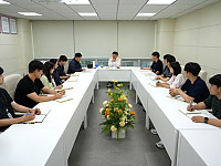 =8일 본사 소회의실있다